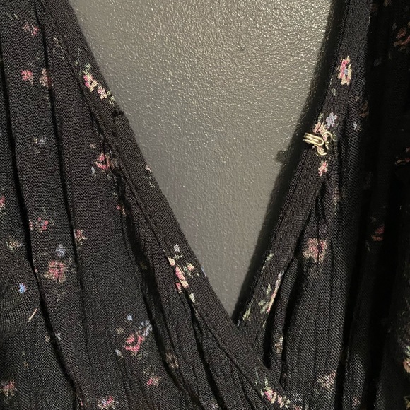 American eagle Black floral romper - Picture 5 of 6
